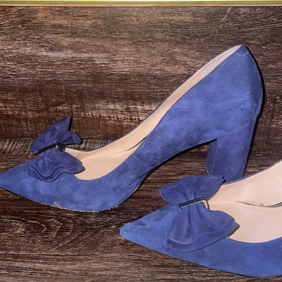 White House Black Market Navy Heels with Bow Accent - Picture 4 of 4